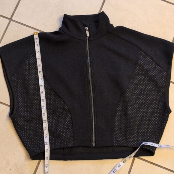 Lululemon RARE Embossed Panel Full Zip Crop Scuba Material Size S - Picture 7 of 9